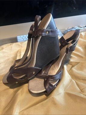 Rue21 Dark Brown T-Strap Heeled Sandals